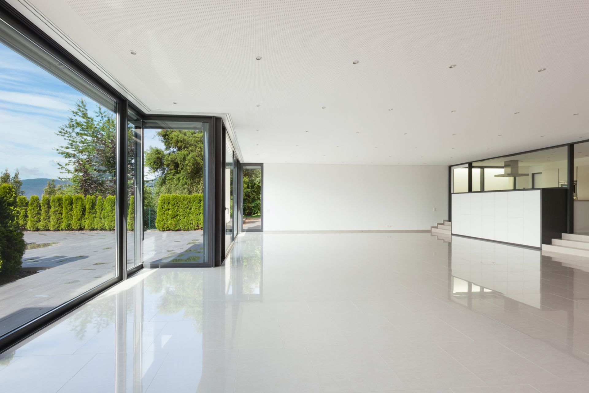 Charming white stone tile, effortlessly chic